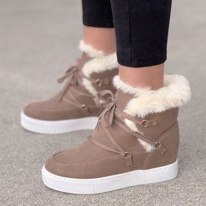 Cozy Wedge Sneaker Tan